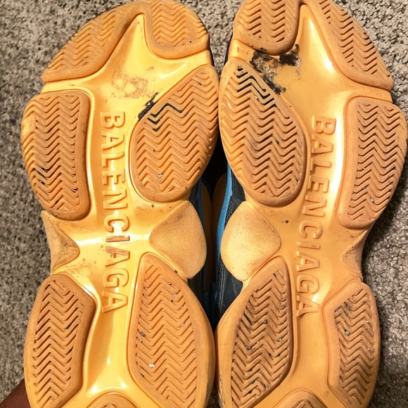 Sneakers - Picture 3 of 6